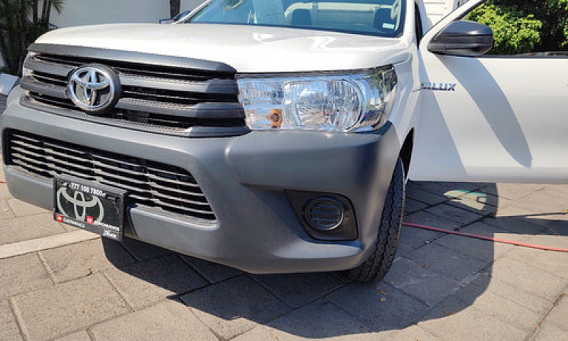 Toyota  Hilux  2022...