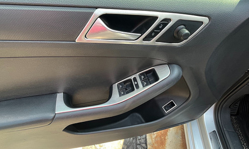 Volkswagen Jetta 2.5...