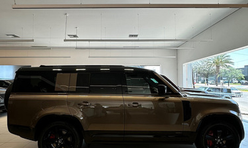 Land Rover Defender ...