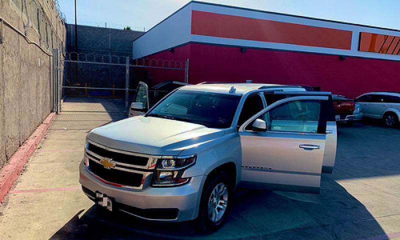 Chevrolet Suburban 5...