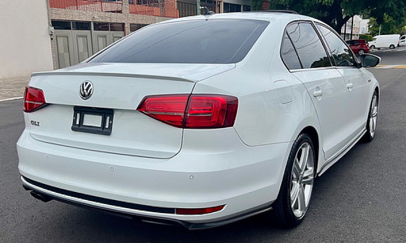 Volkswagen Jetta 2.0...