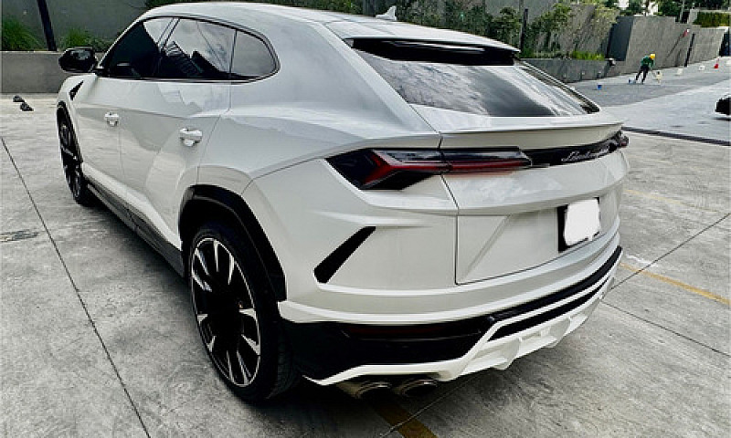 Lamborghini Urus 4.0...