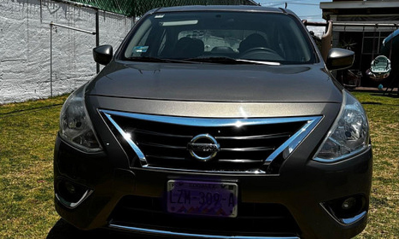 Nissan Versa 1.6 Adv...