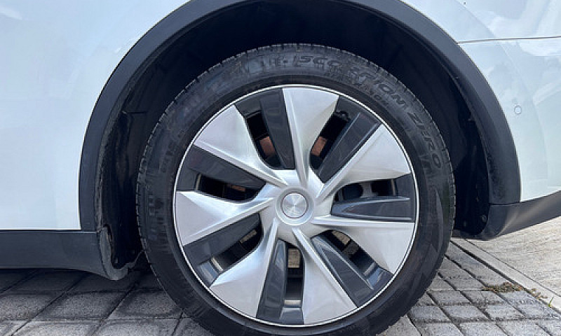 Tesla Model Y 2021 L...