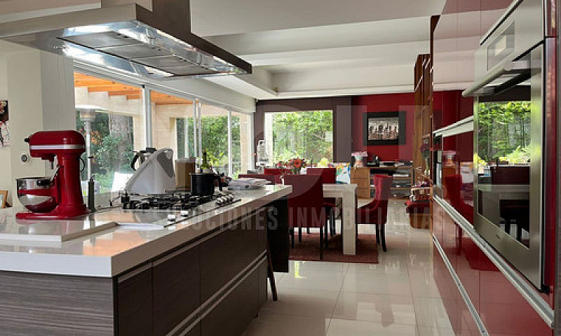 Casa En  Venta Con J...