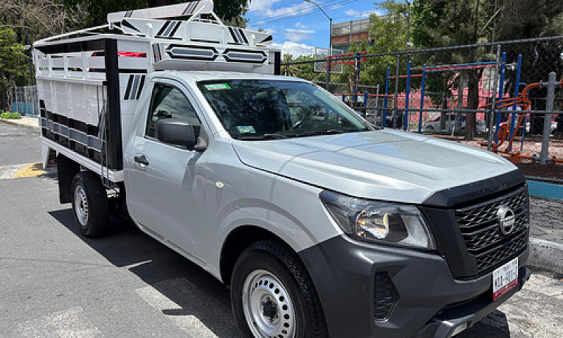 Nissan Np300 2.5 Est...