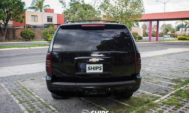 Chevrolet Suburban 2...