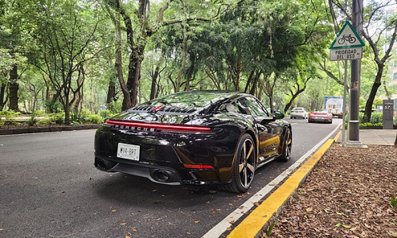 Porsche 911 Carrera ...