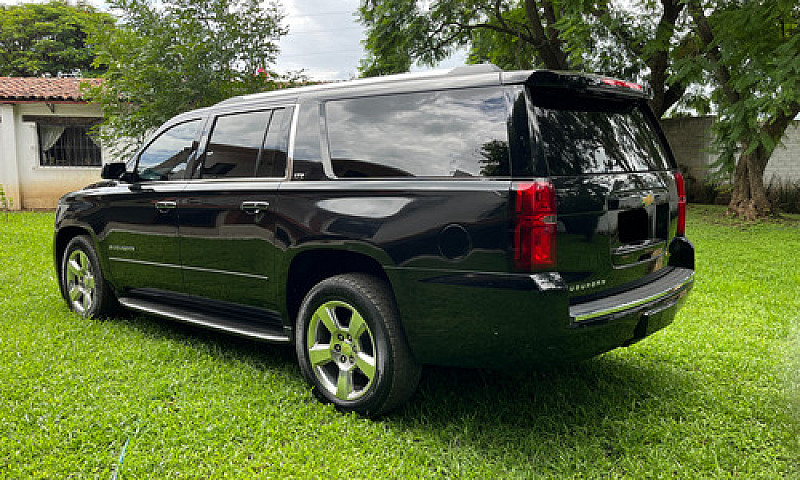 Chevrolet Suburban 5...