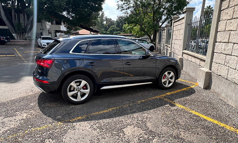 Audi Q5 2.0 L T Elit...