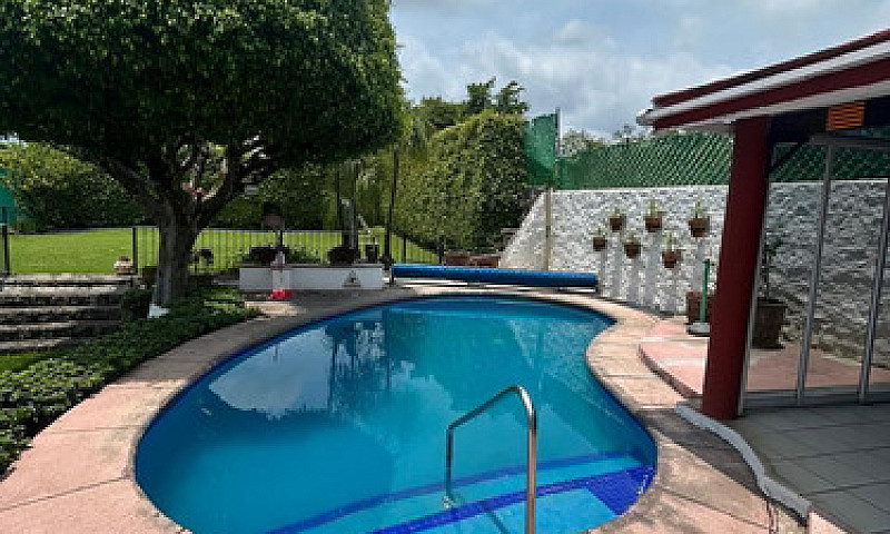 Casa En Venta En Lom...