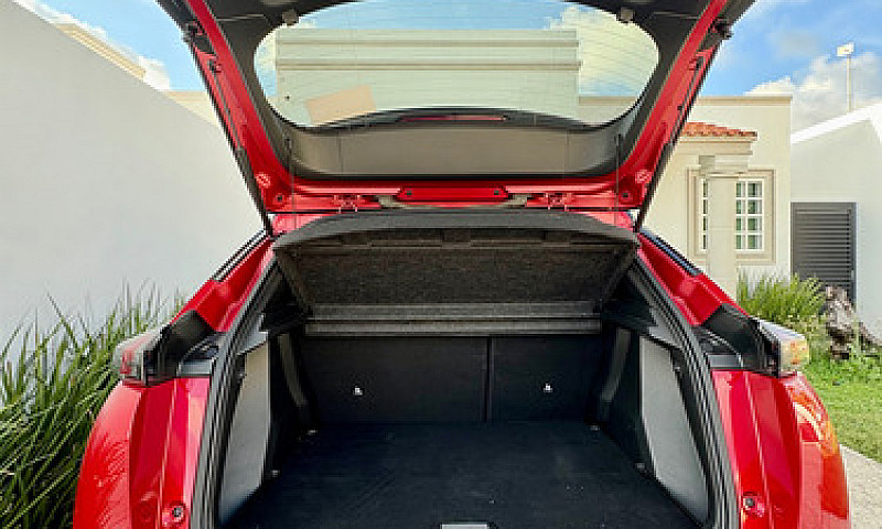 Peugeot 2008 1.2T Pu...