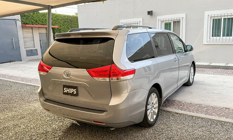 Toyota Sienna 2012...