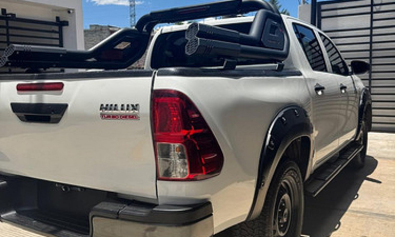 Toyota Hilux 2.8 Tdi...
