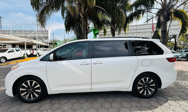 Toyota Sienna 2015...