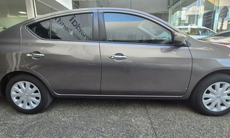Nissan Versa 2018...