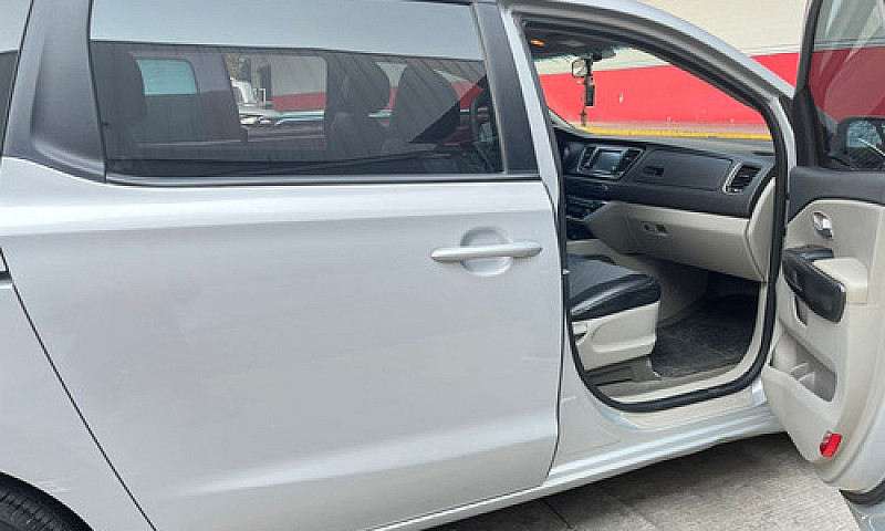 Kia Sedona 3.3 V6 Lx...