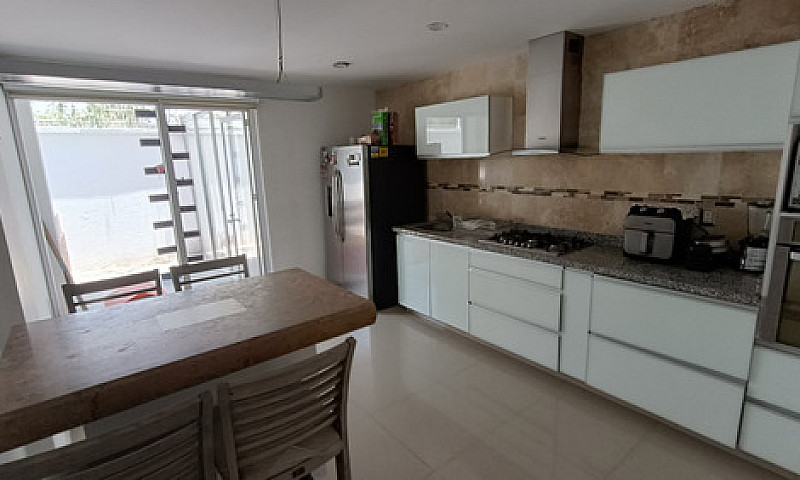 Moderna Casa En Priv...