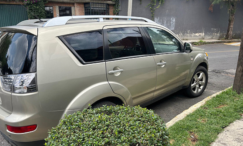 Mitsubishi Outlander...