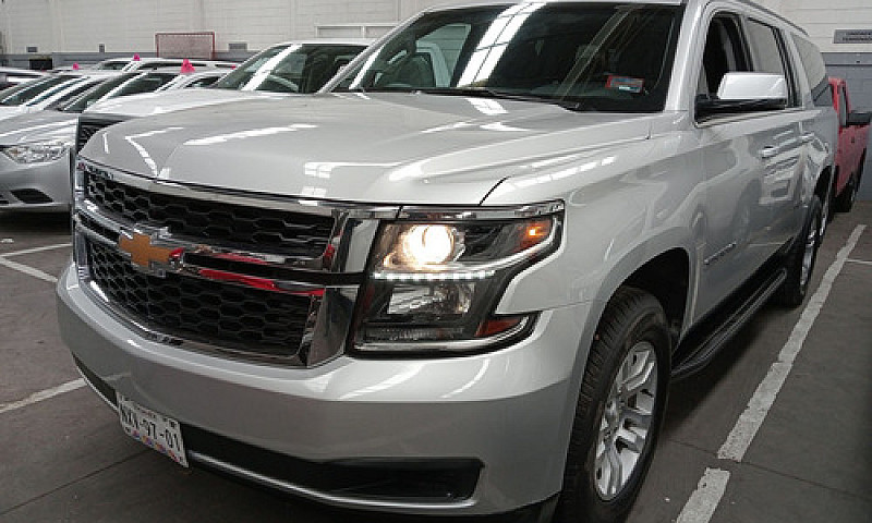 Chevrolet Suburban 2...
