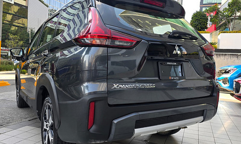 Mitsubishi Xpander 1...