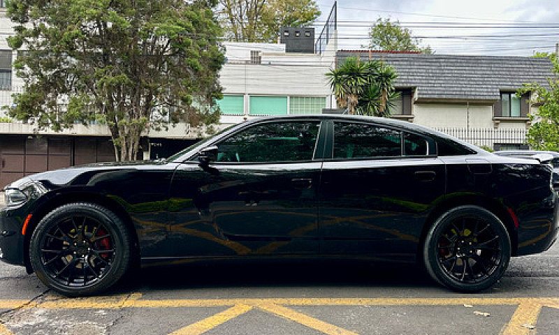 Dodge Charger 5.7 R-...
