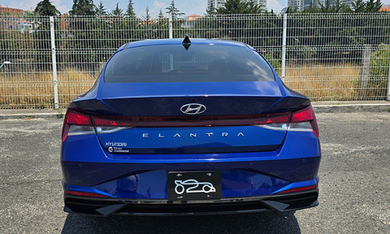 Hyundai Elantra 2.0 ...