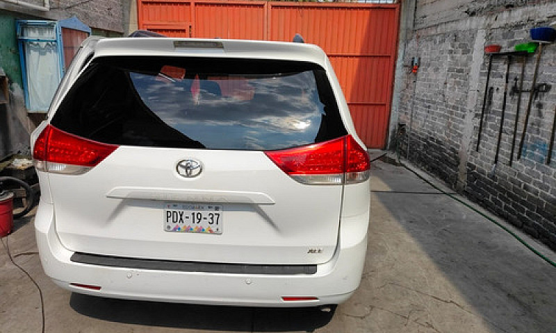 Toyota Sienna Xle At...
