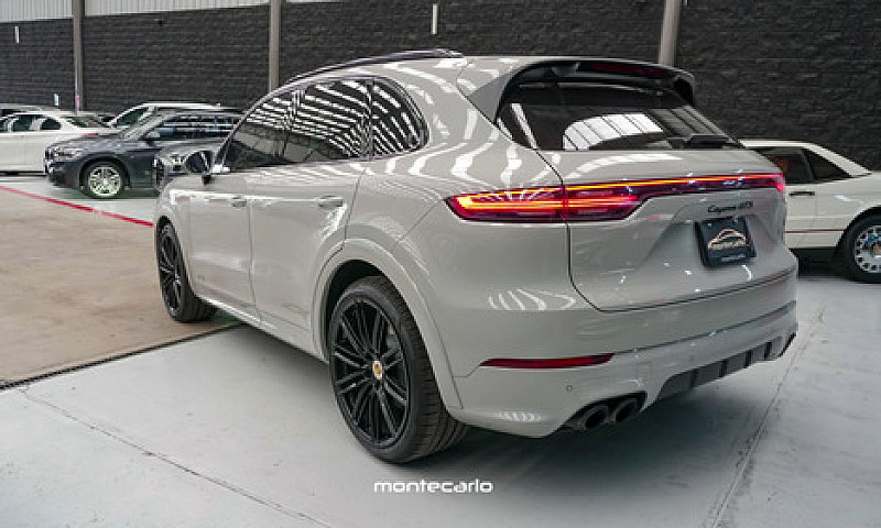 Porsche Cayenne 2021...