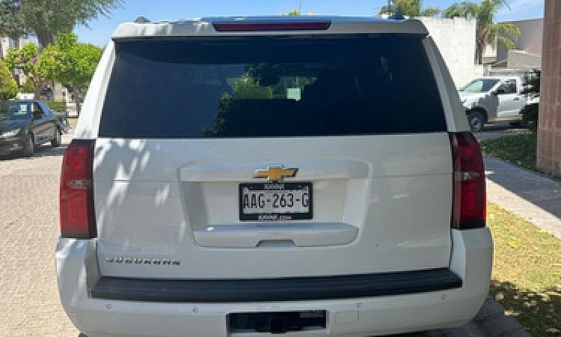 Chevrolet Suburban 5...