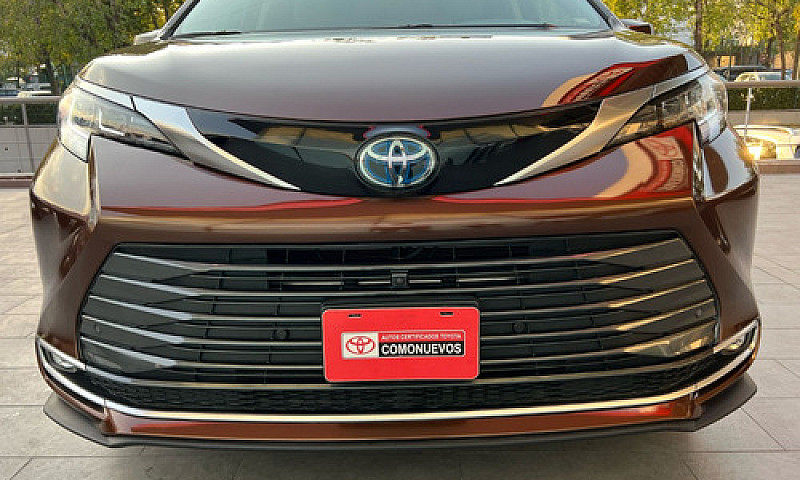Toyota  Sienna  2022...