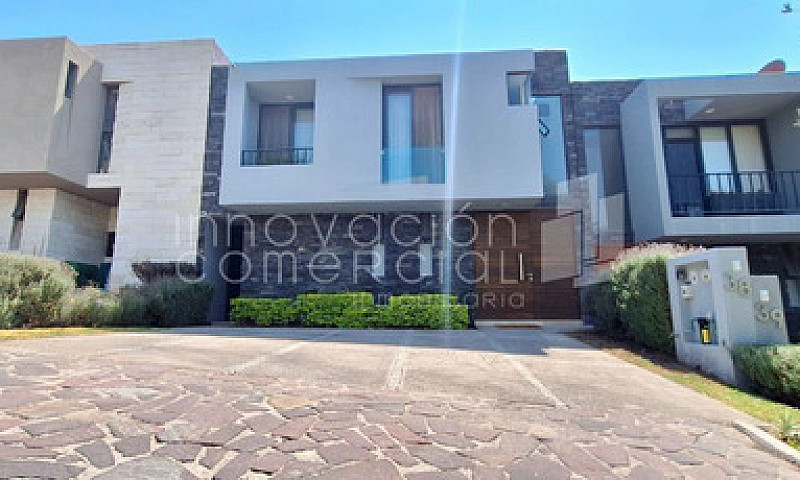 Venta De Casa En Alt...