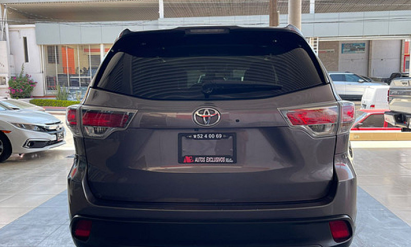 Toyota Highlander 3....