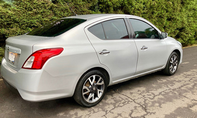 Nissan Versa 1.6 Exc...