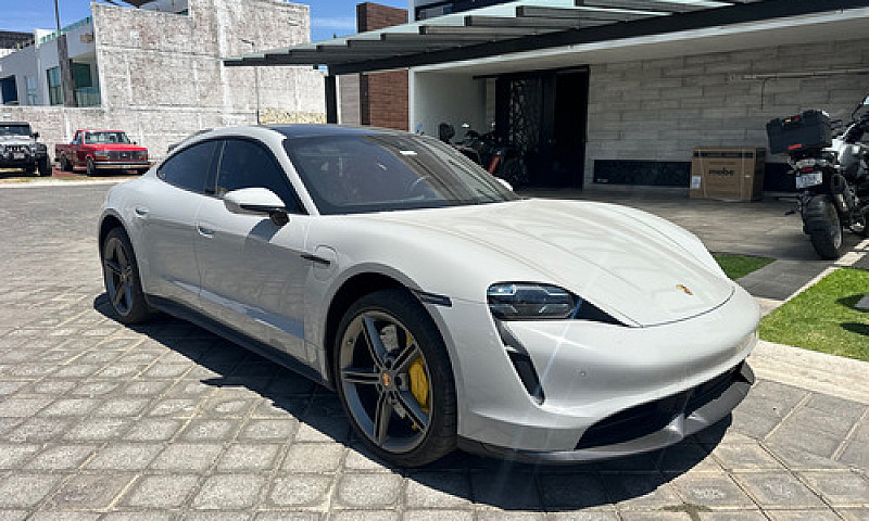 Porsche Taycan Turbo...
