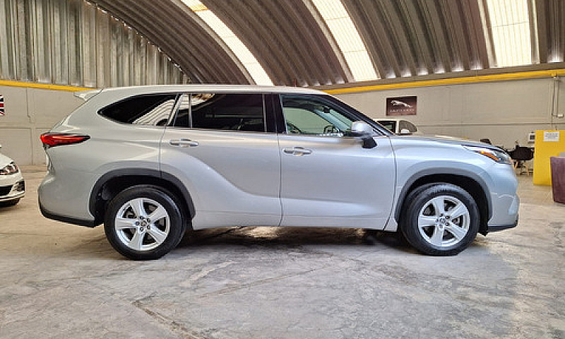 Toyota Highlander 3....