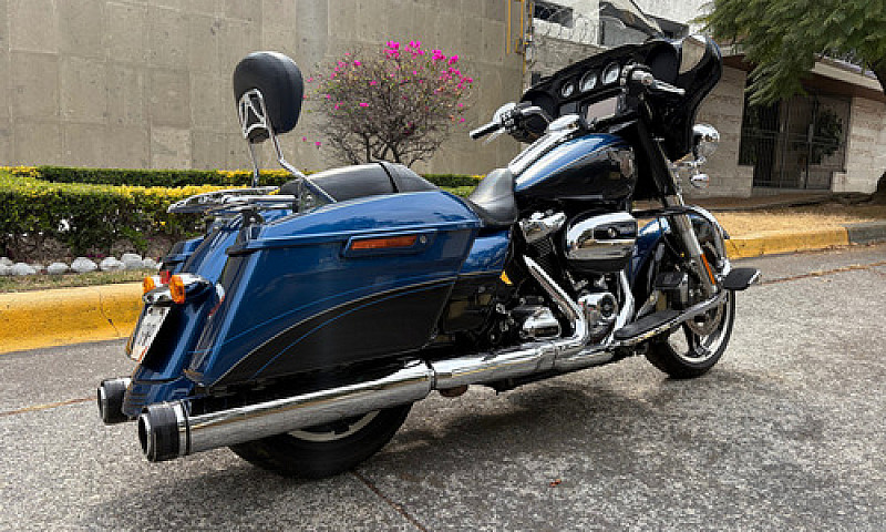 Harley-Davidson Stre...
