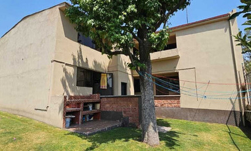 Venta De Casa En Lom...