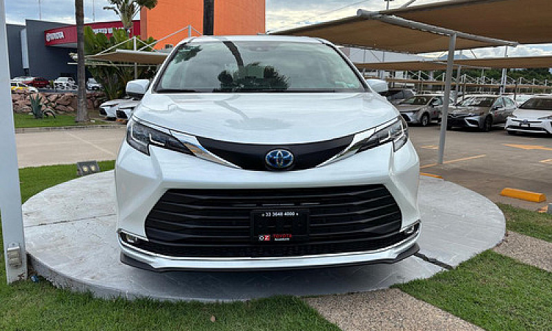 Toyota Sienna 2023...