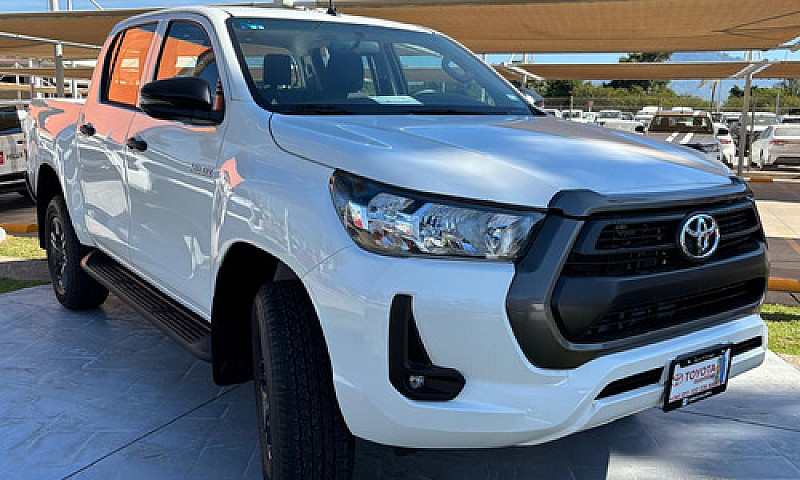 Toyota Hilux 2024...