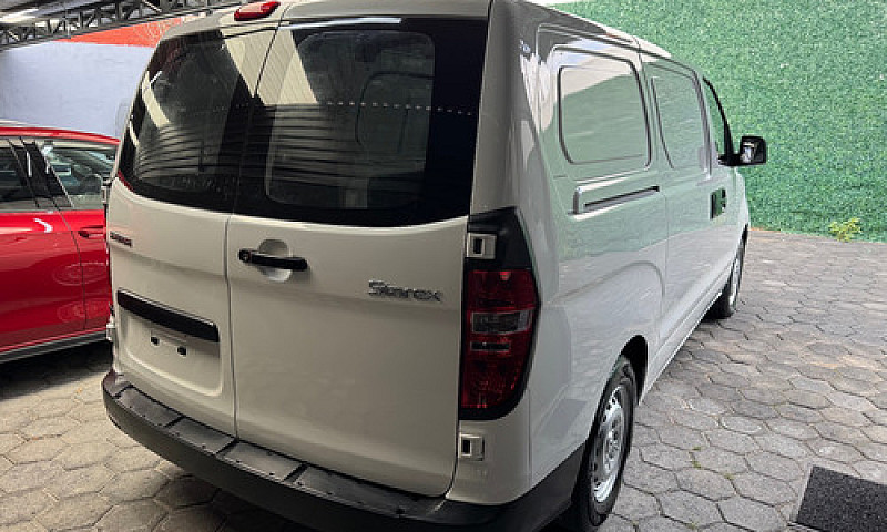 Hyundai Starex 2.4 C...