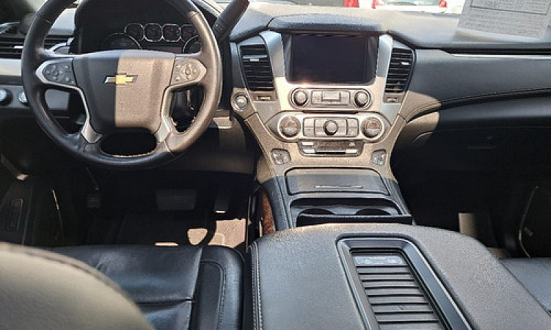 Chevrolet Suburban 2...