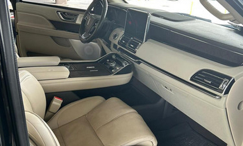 Lincoln Navigator 3....