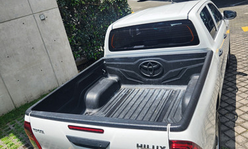 Toyota Hilux 2.8 Tdi...