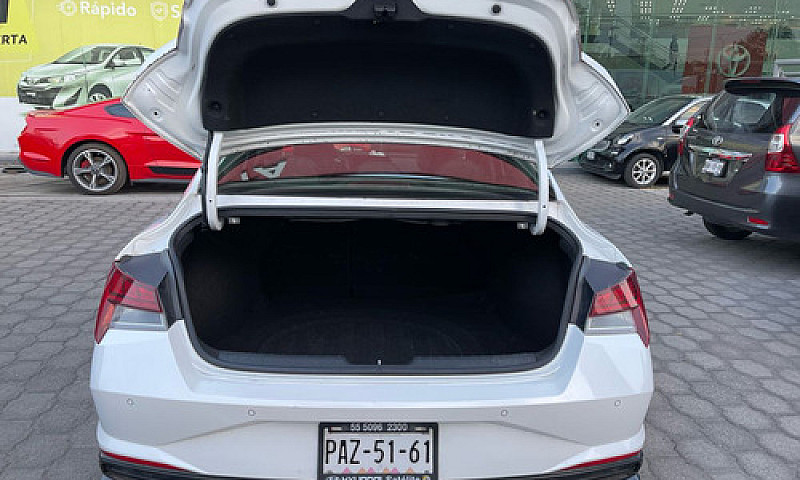Hyundai Elantra 2022...