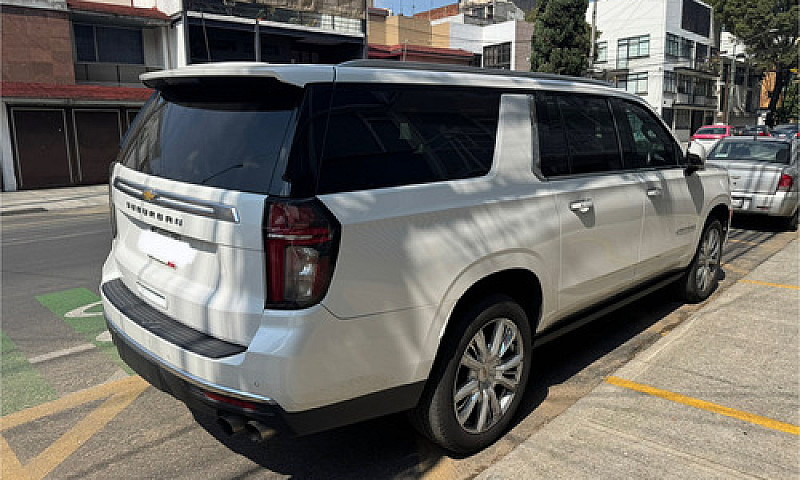 Chevrolet Suburban 6...