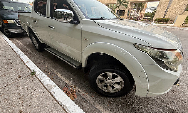 Mitsubishi L200 2.4 ...
