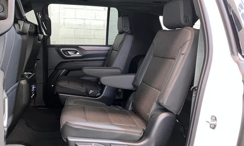 Chevrolet Suburban 2...