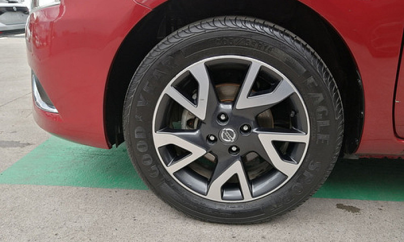 Nissan Versa 2019 1....