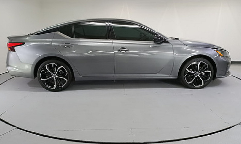 Nissan Altima 2023...